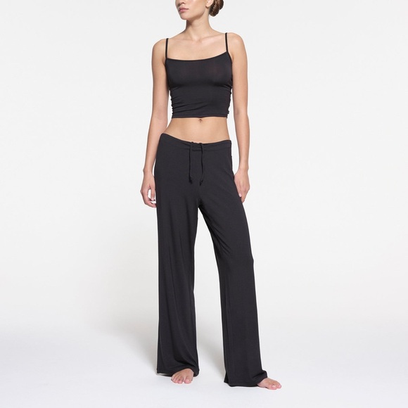 SKIMS Tops - 🖤SKIMS SLEEP STRAIGHT NECK CROPPED CAMI TOP ONYX S